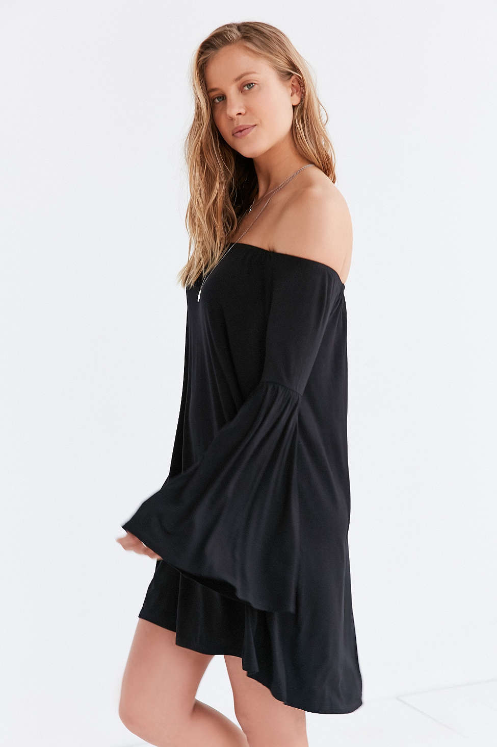 WD7367 Off-Shoulder Dress Black