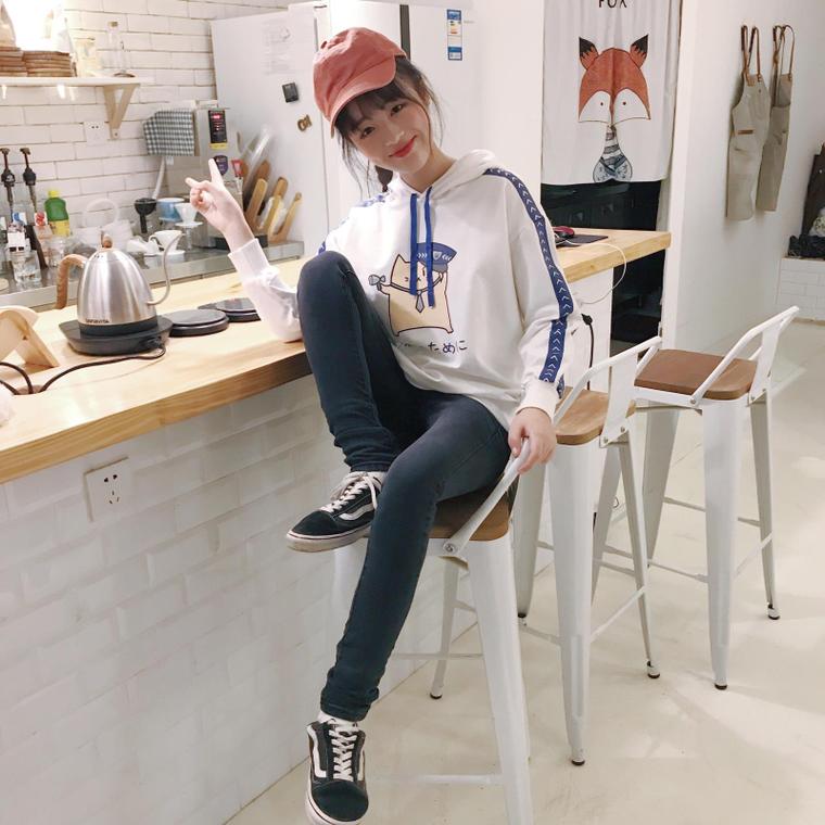 EW2450 Cute Hooded Top White
