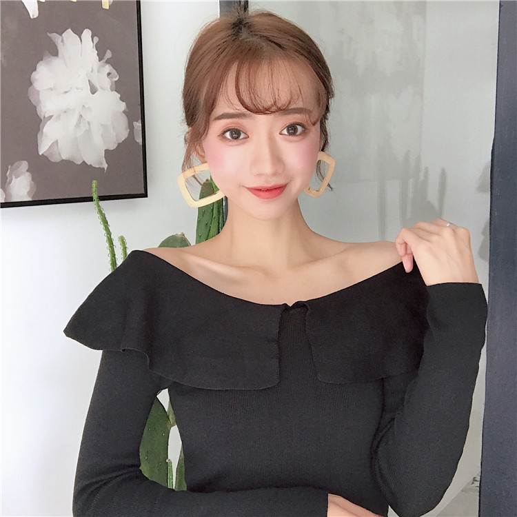 EW20274 Pretty Off-Shoulder Top Black