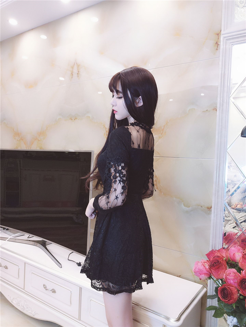 EW20301 Pretty Lace Dress Black