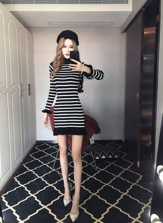 EW20312 Stylish Stripe Dress Black