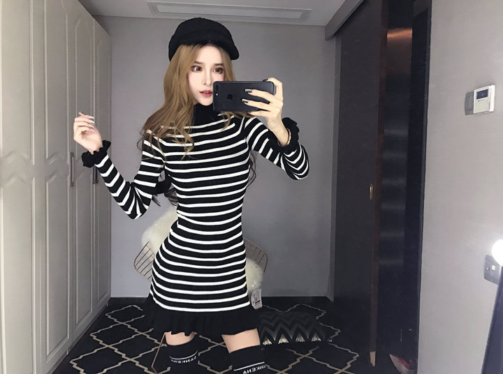 EW20312 Stylish Stripe Dress Black