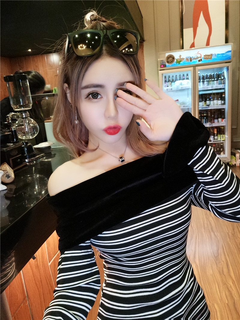 EW20454 Sexy Off-Shoulder Top Black