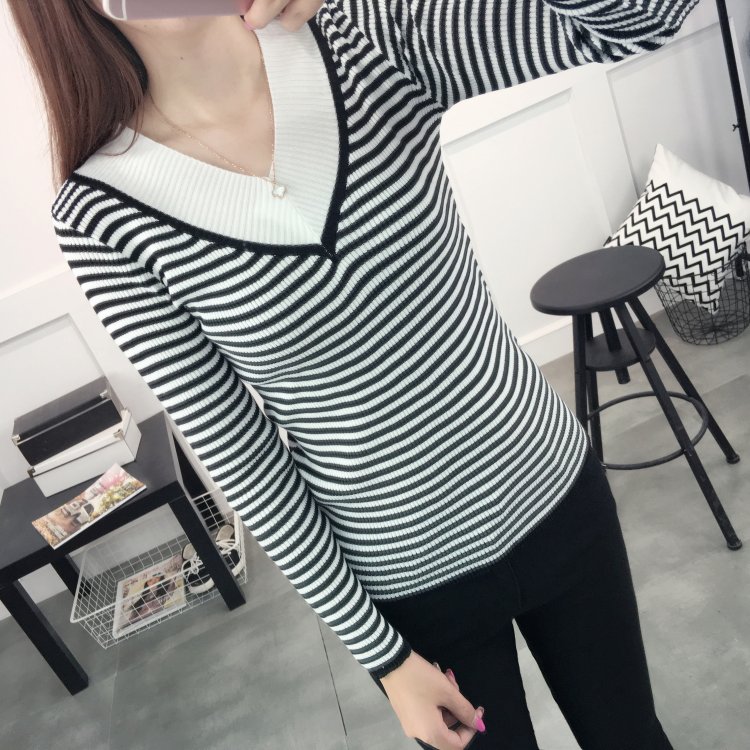 KF510 V-Neck Long Sleeved Top Black