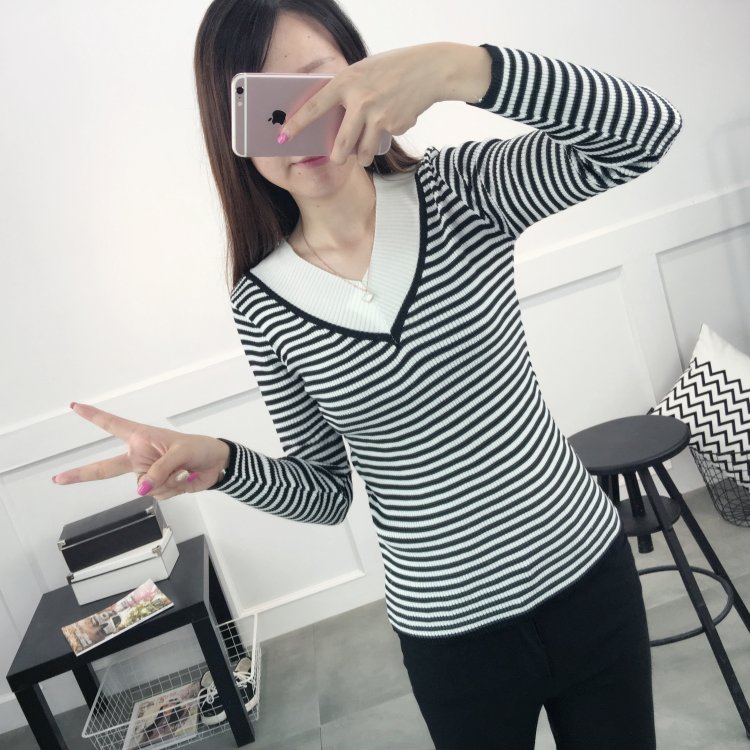 KF510 V-Neck Long Sleeved Top Black