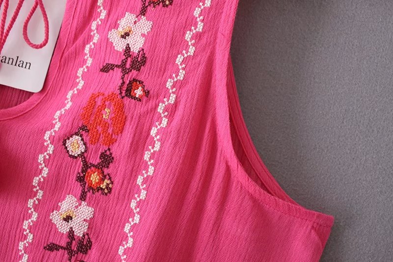 BM70313 Pretty Embroidered Top Dark Pink