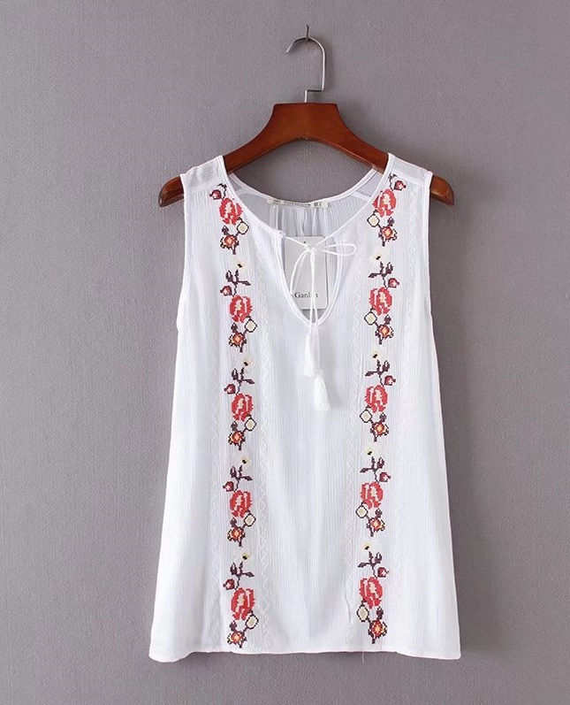 BM70313 Pretty Embroidered Top White