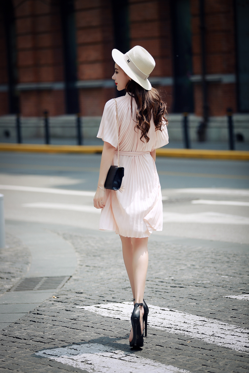 BM70337 Pleated Chiffon Dress Pink
