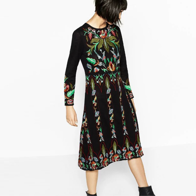 BM70356 Charming Embroidered Dress Black