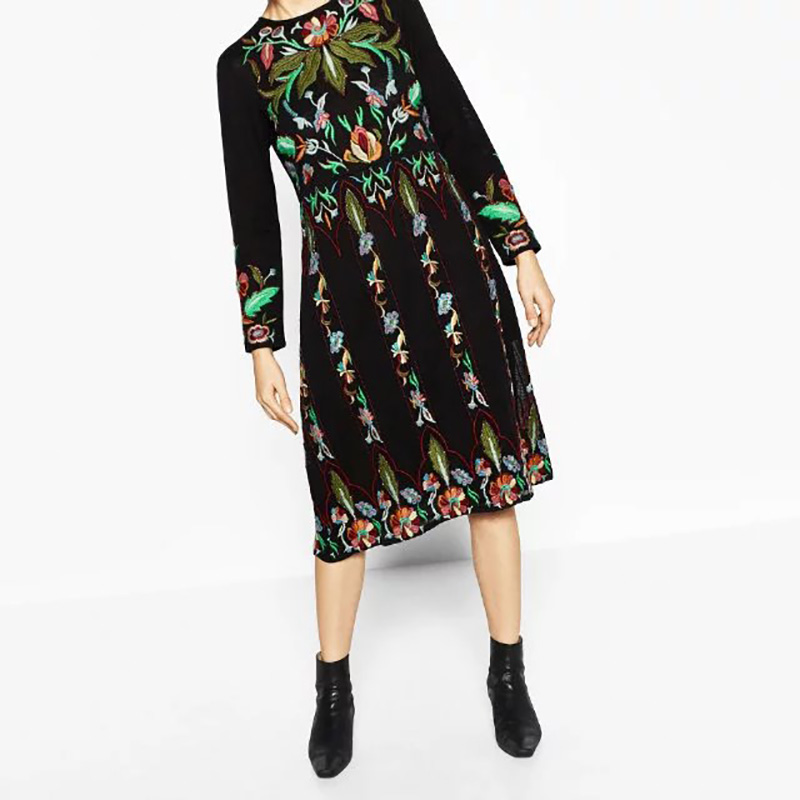 BM70356 Charming Embroidered Dress Black