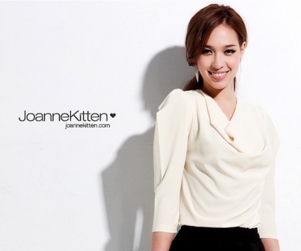WT21239 Charming Top Almond