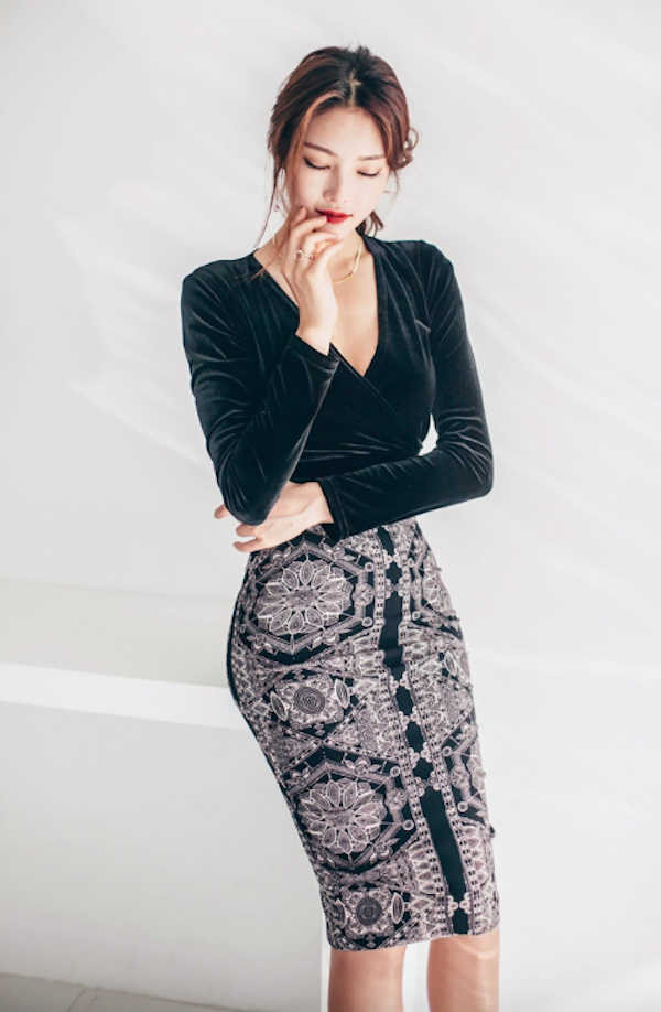 BM70992 Stylish Top and Skirt Set As Picture