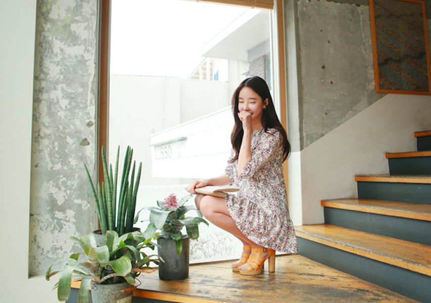 BM71023 Sweet Floral Dress Almond