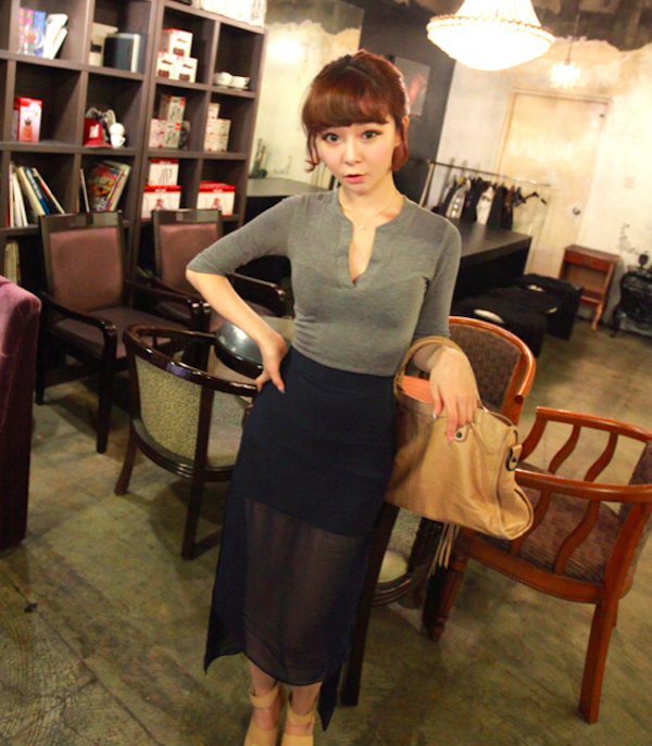 BM71082 Casual V-Neck Top Grey