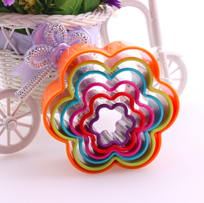 TC4014 Plastic Cookie Cutter Flower