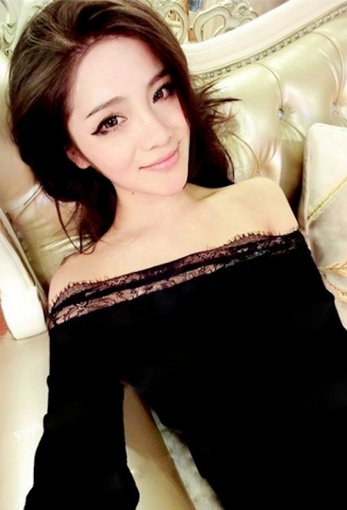 WT21720 Pretty Off-Shoulder Lace Top Black