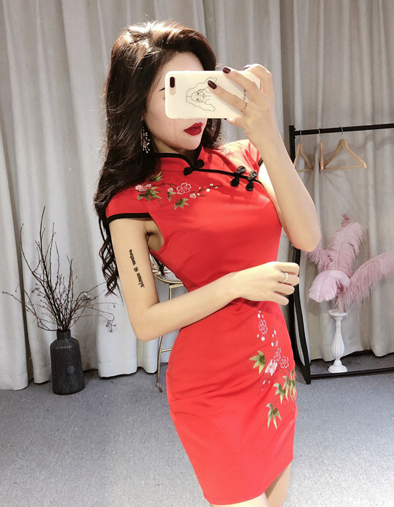 ZL724 Stylish Cheongsam Red