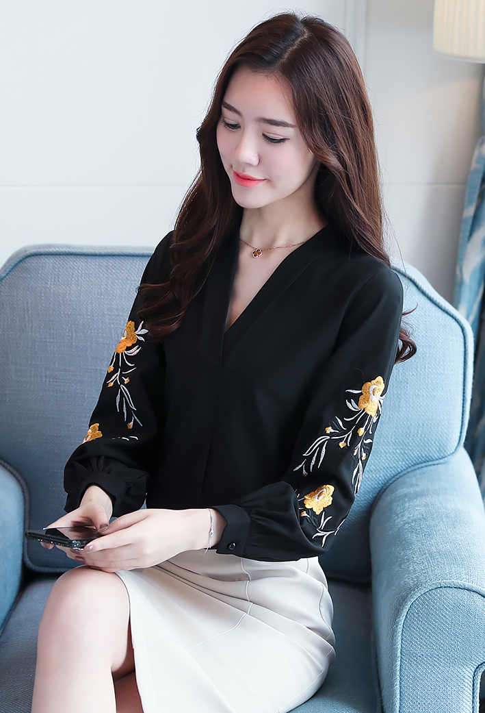 FF-133 Classic Embroidery Top Black
