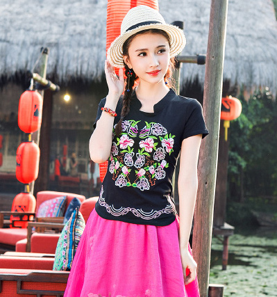 ST-676 Charming Top Black