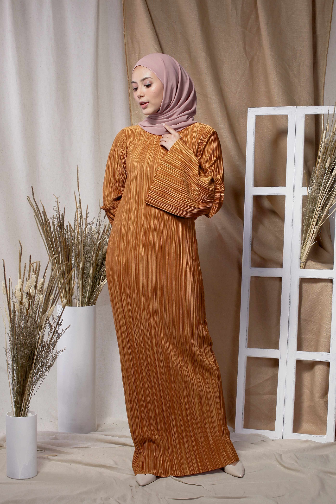 BM71219 PLEATED DRESS GOLD