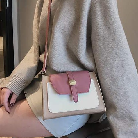 KW80593 SQUARE SLING BAG PINK