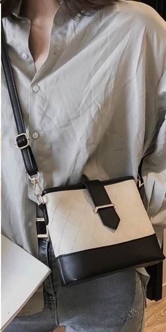 KW80661 SLING BAG WHITE