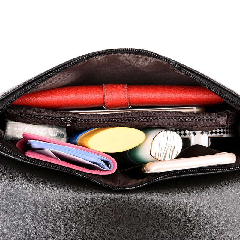 KW80667 LOVE SLING BAG BLACK