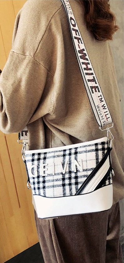 KW80724 WOMEN'S SLING BAG WHITE
