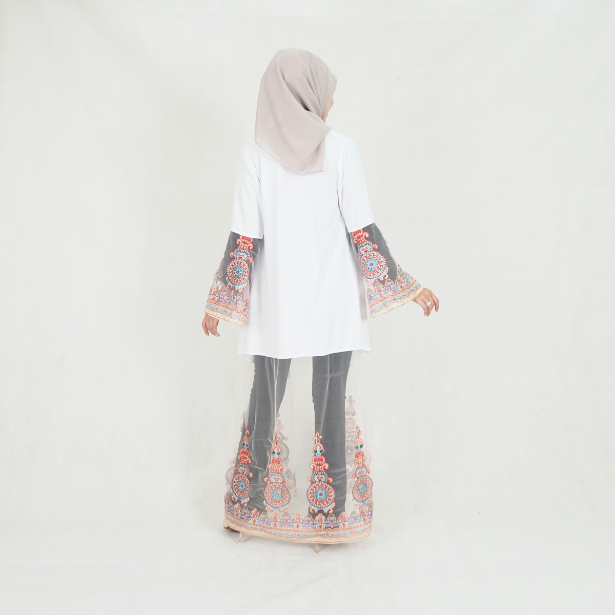 SW5300 ELEGANT LONG CARDIGAN WHITE