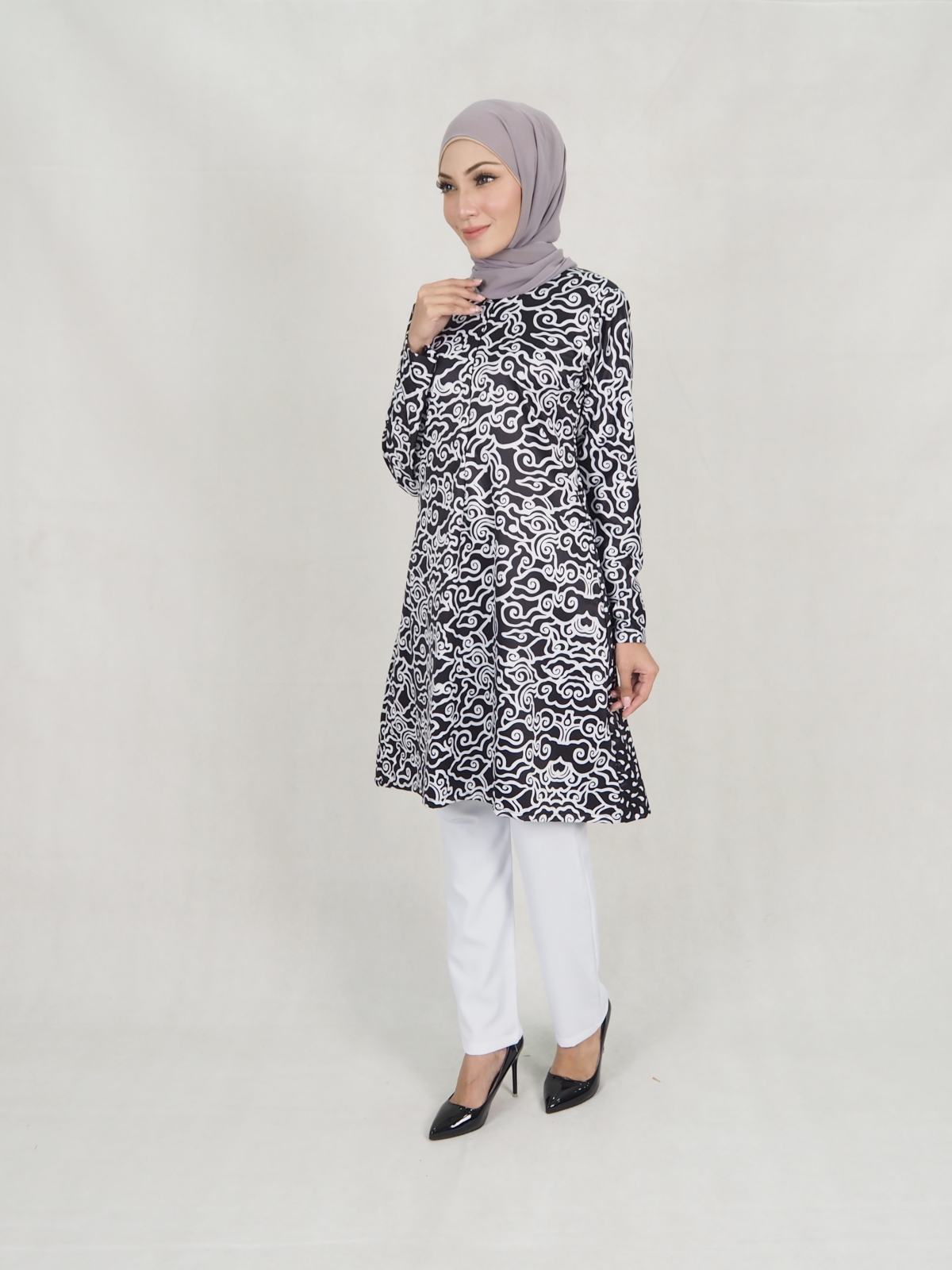 SW5307 MUSLIMAH PRINTED BLOUSE BLACK
