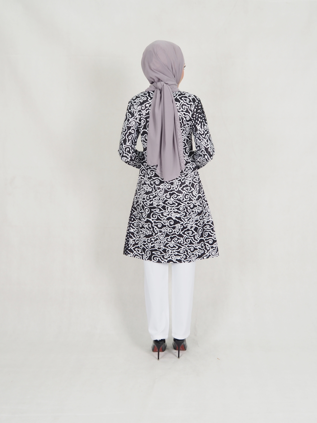SW5307 MUSLIMAH PRINTED BLOUSE BLACK