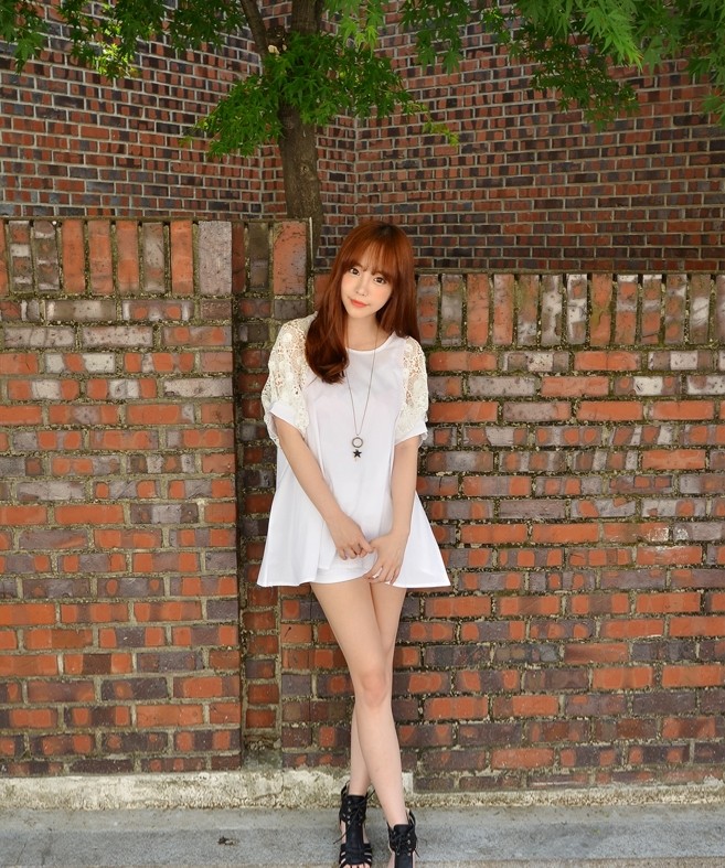 BM71281 Lace Sleeve Top White