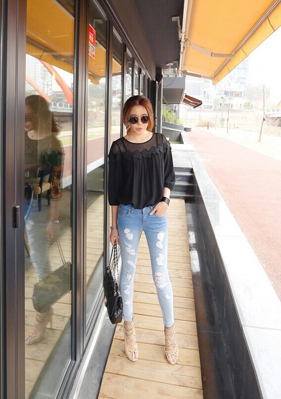 BM71302 Lace Detail Top As Picture
