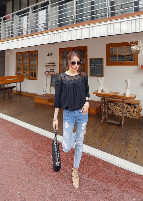 BM71302 Lace Detail Top As Picture