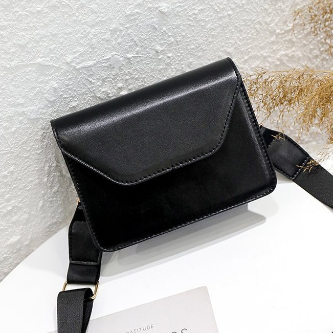 KW80827 Women's Korean Beg Black