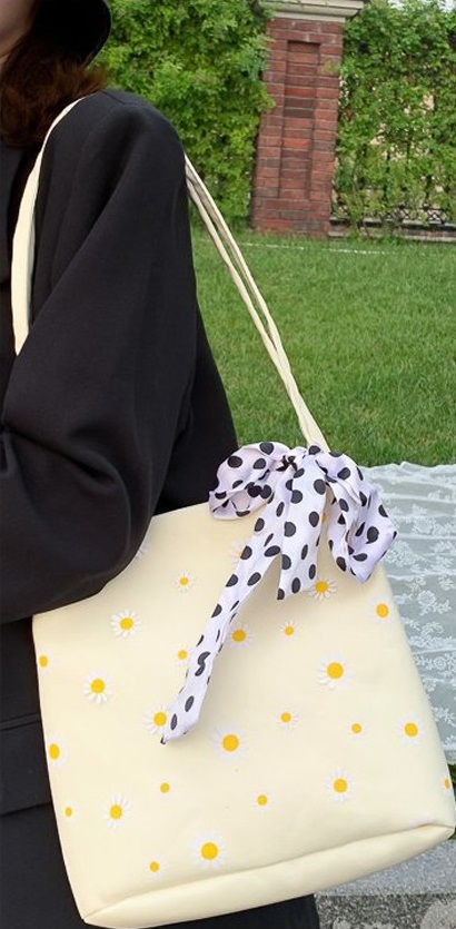 KW80881 Flower Shoulder Bag White
