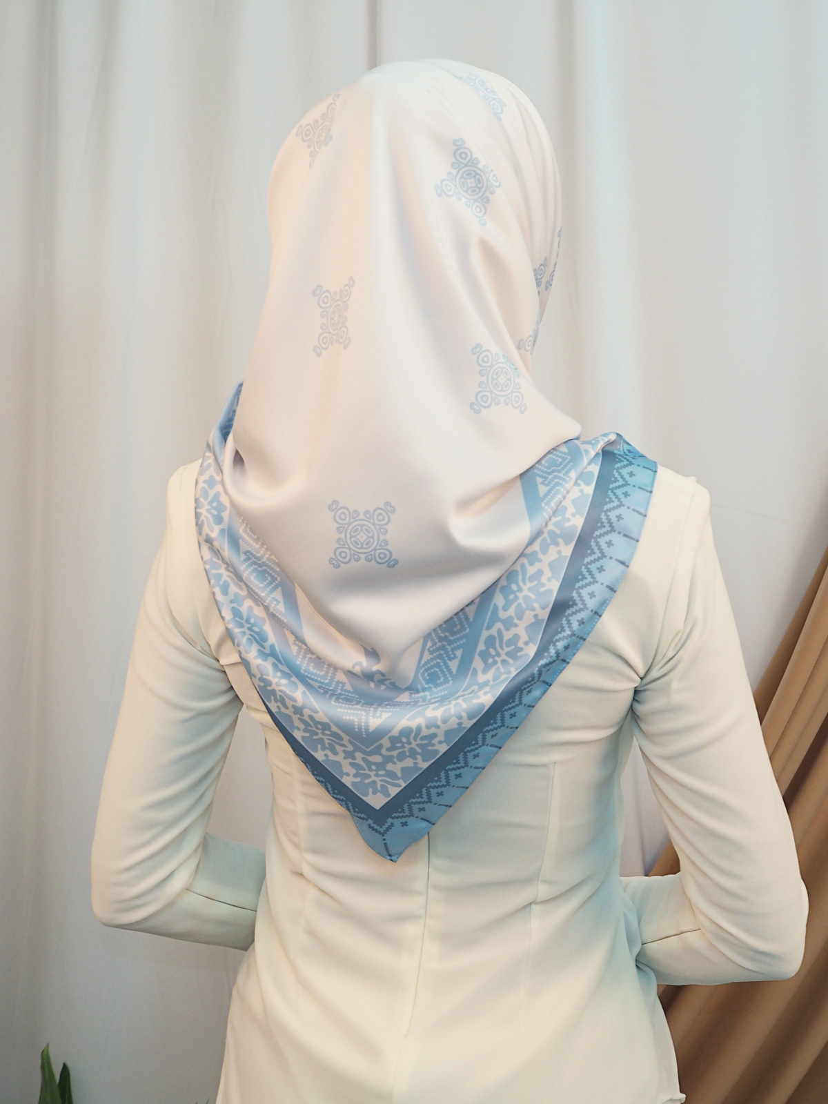 SW5436 Floral Printed (IRONLESS) Scarf Blue