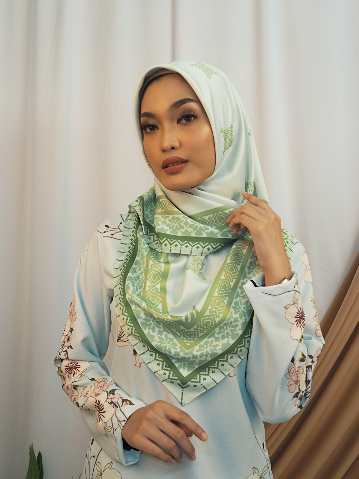 SW5437 Floral Printed (IRONLESS) Scarf Green