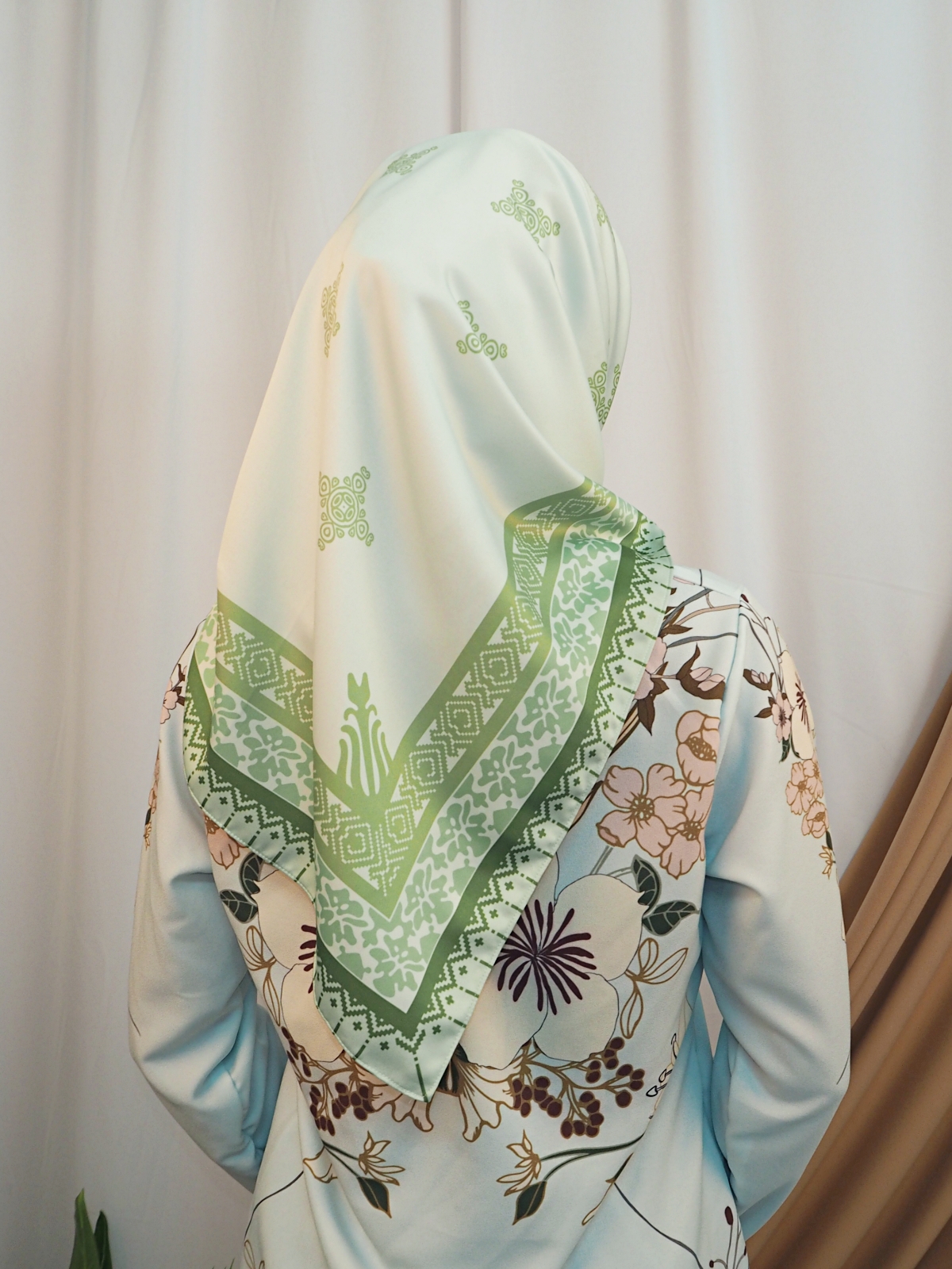 SW5437 Floral Printed (IRONLESS) Scarf Green