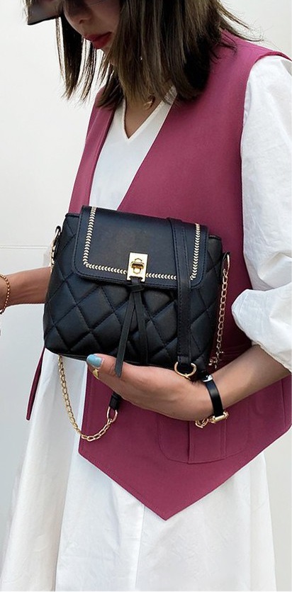 KW80959 Quilted Sling Bag Black
