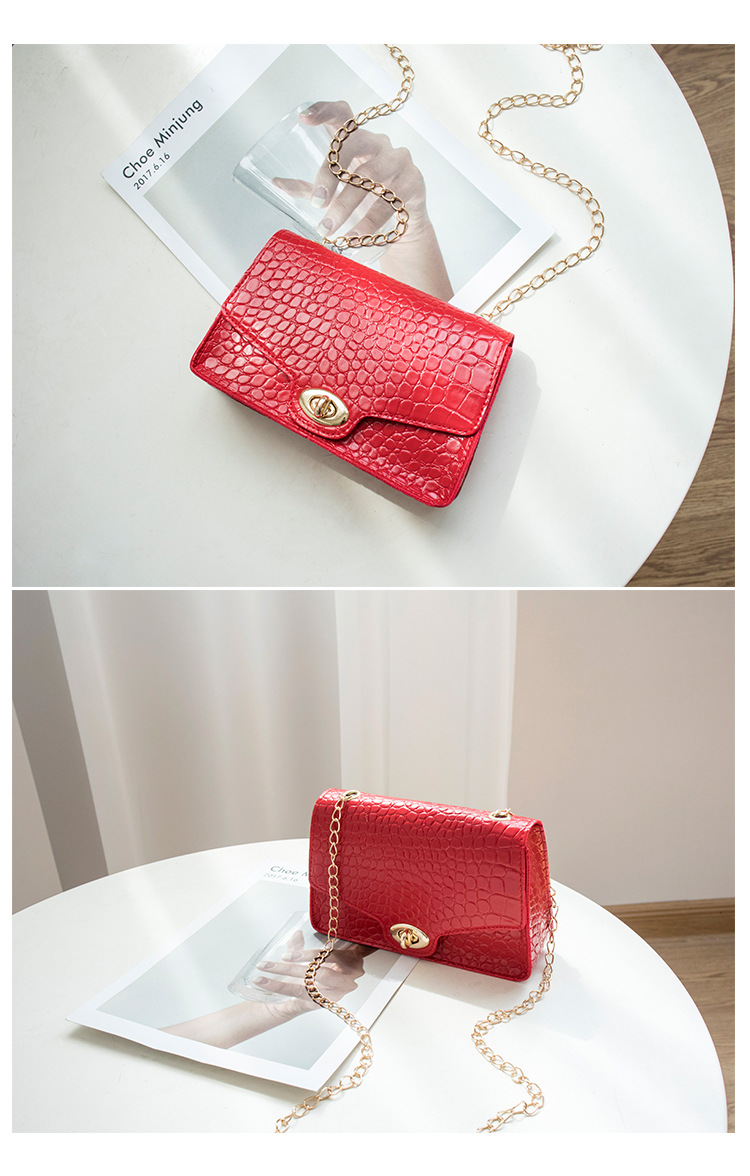 QA-873 - Stylish Lock Chain Sling Bag Red